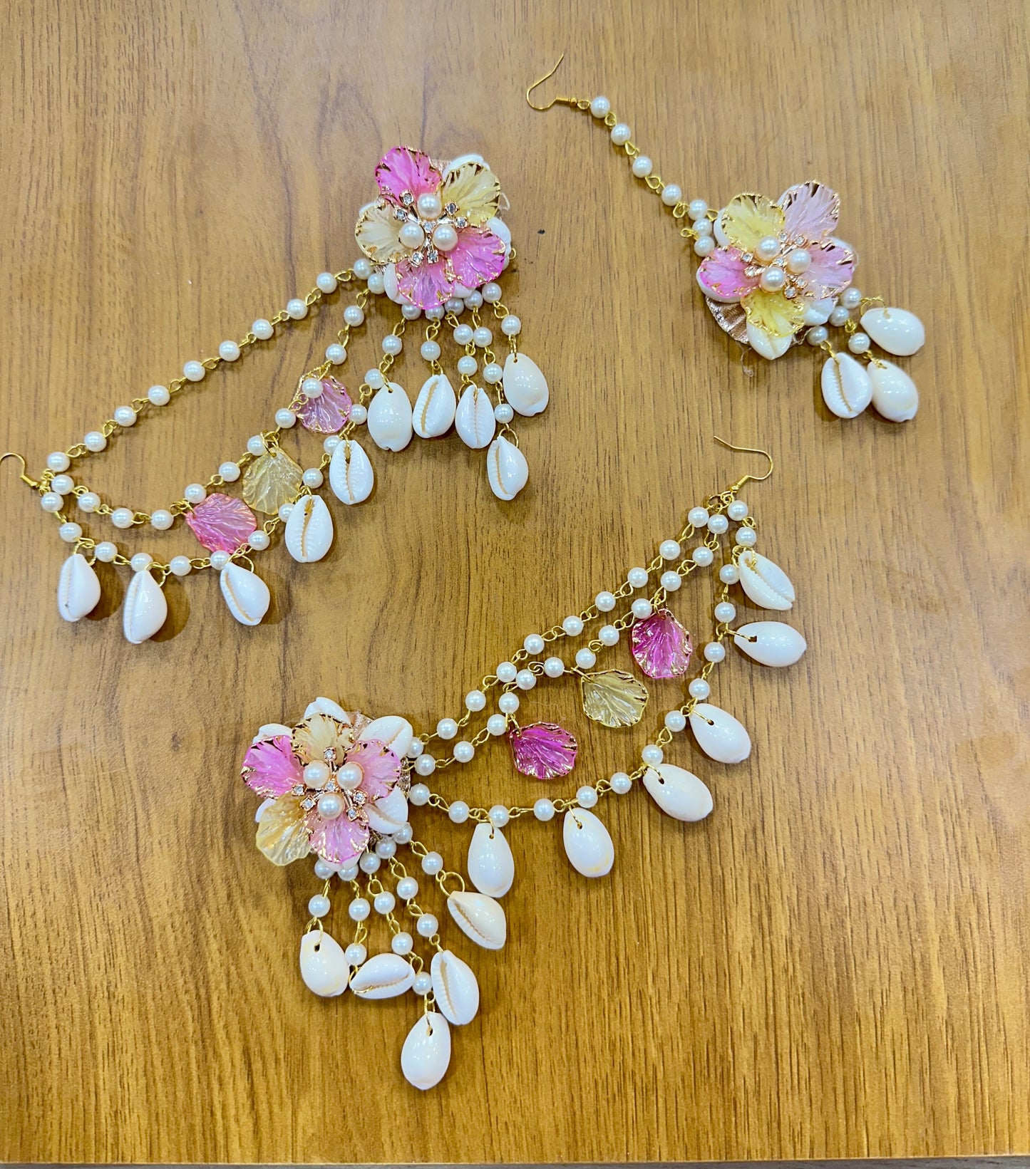 Light Pink Yellow Shells Earring tikka set