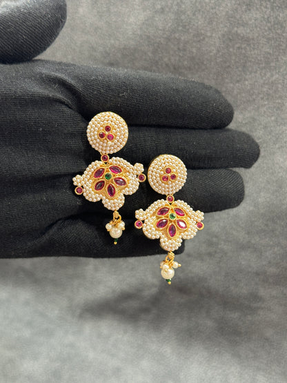 Antique Gold Fan Pendant Choker Necklace Set with Meenakari Earrings NS00028