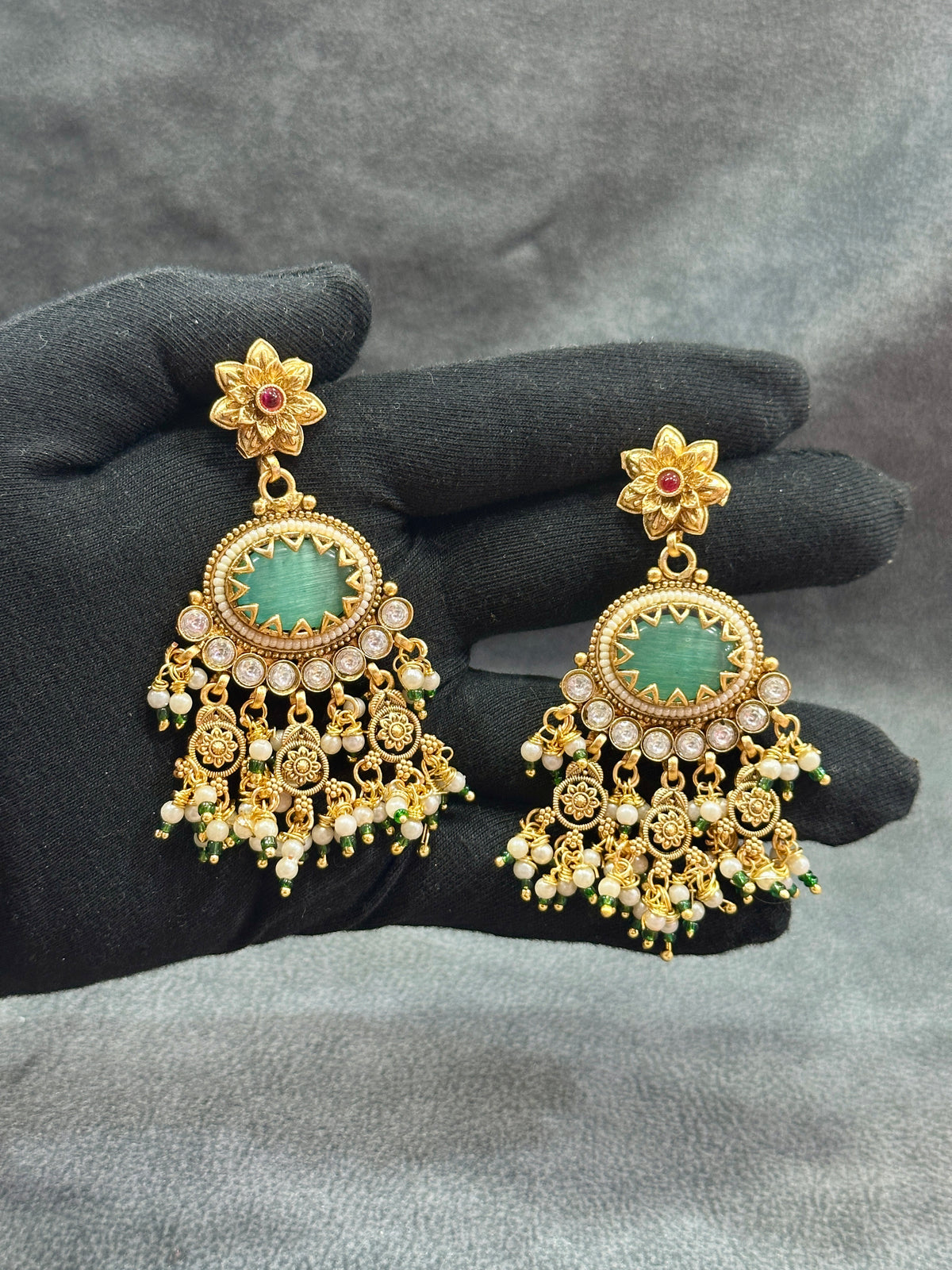 Antique Gold Emerald Kundan Necklace Set with Pearl Drop Earrings NS00030