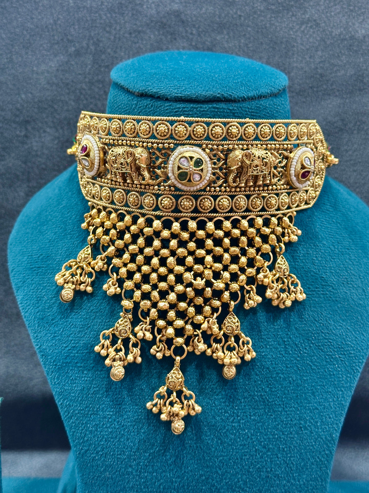 Antique Gold Bridal Choker Set with Jhumka Earrings & Maang Tikka NS00031