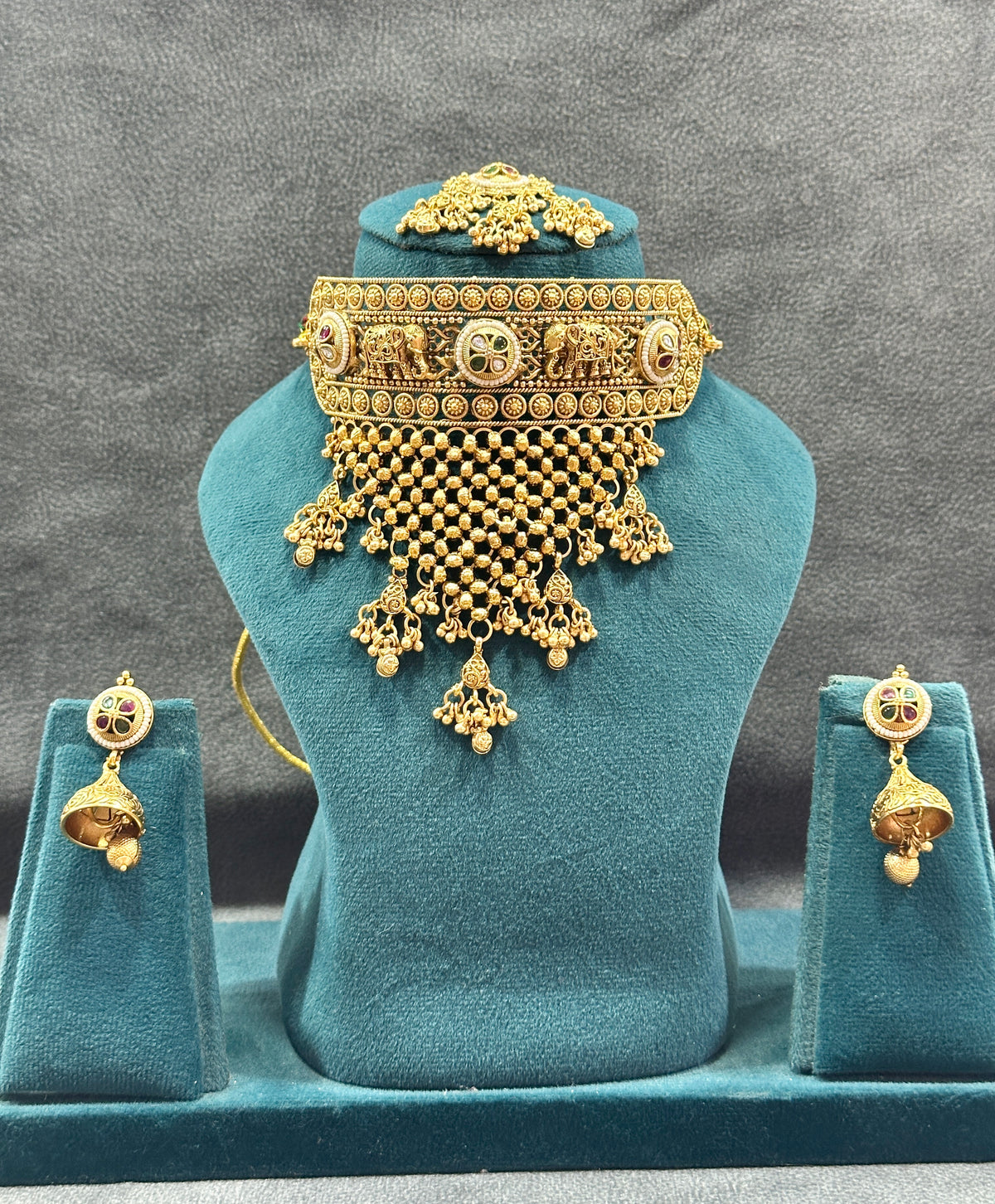 Antique Gold Bridal Choker Set with Jhumka Earrings & Maang Tikka NS00031