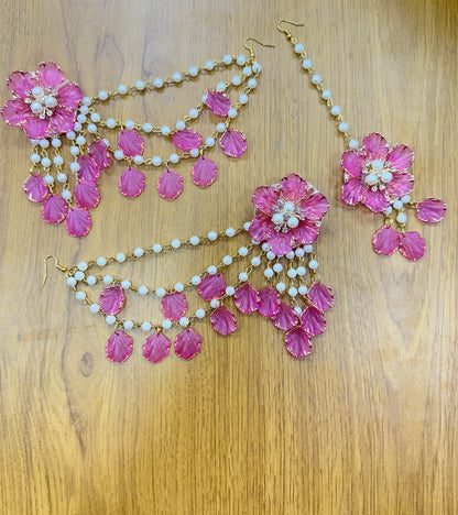Pink floral beaded jewellery set with fuchsia flower motifs, white beads, and gold wire — includes necklace, earrings, and passa
