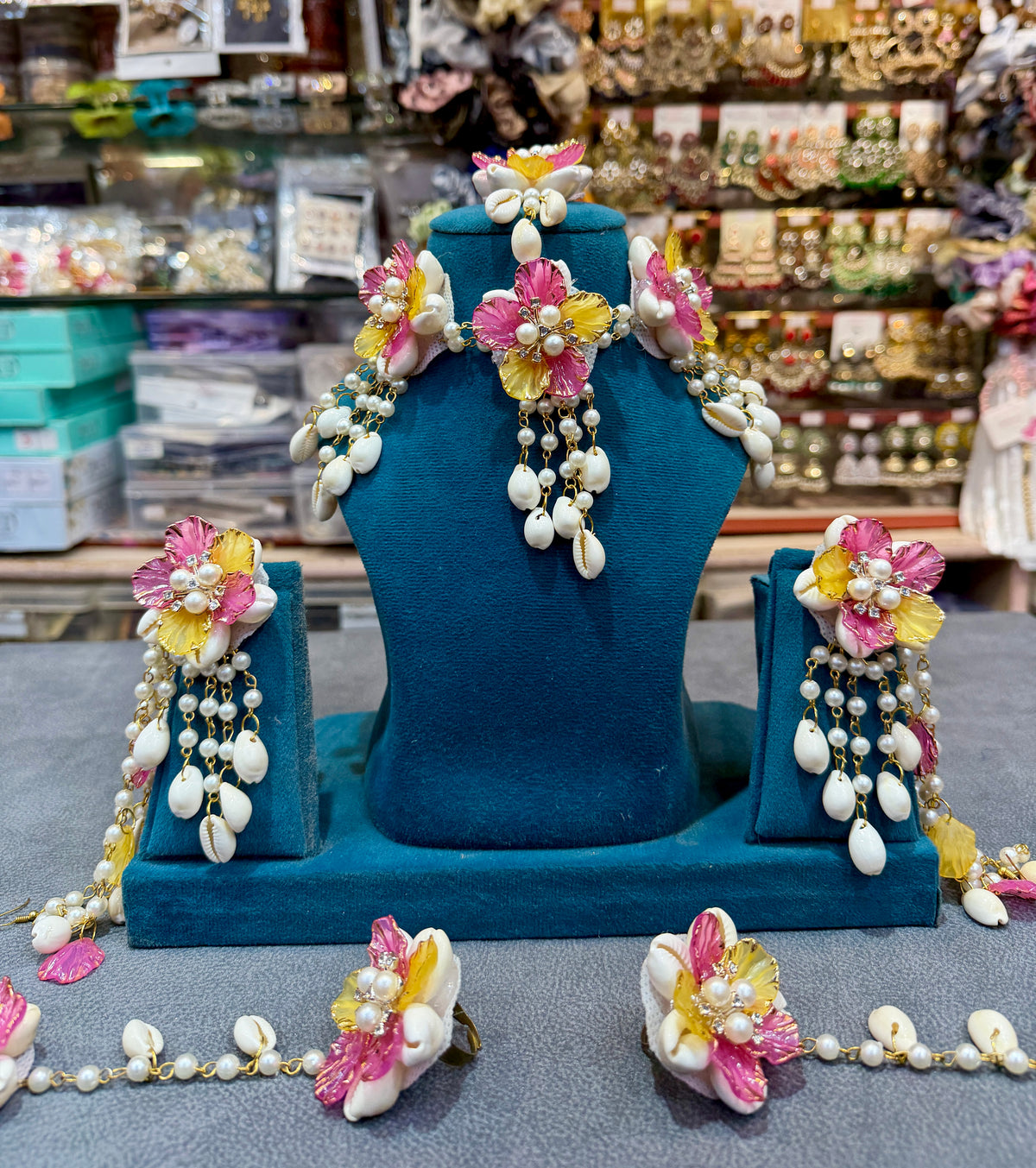 YELLOW PINK HANDMADE SHELLS JEWELLERY K108