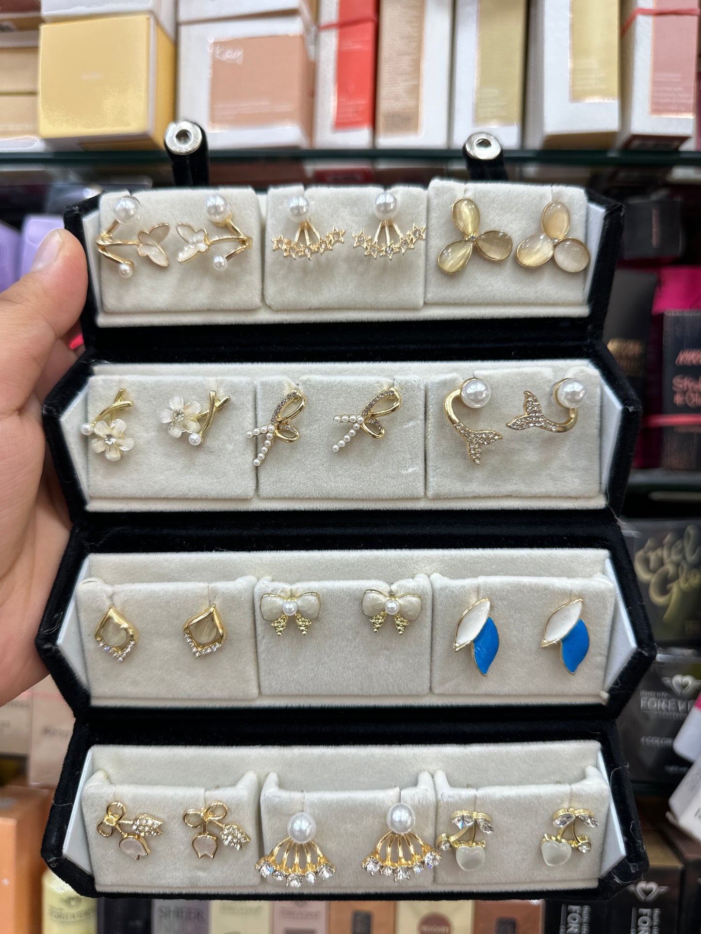12 Piar Designer Earring Set And Stud With Foldable Storage Box