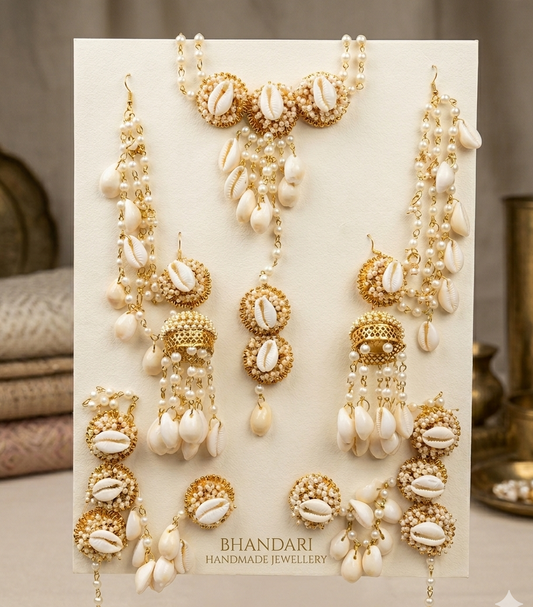 WHITE COLOR COWRIE SHELLS JEWELLERY SET